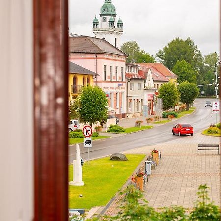 2- Postelova Izba S Kupelnou Emka V Penzion Trstená Eksteriør billede